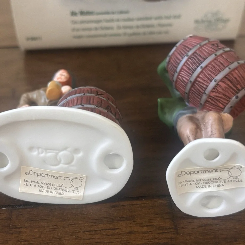 Dept 56 Dickens Village Lot Accessory Sets Ale Mates Good Days Catch Town Crier